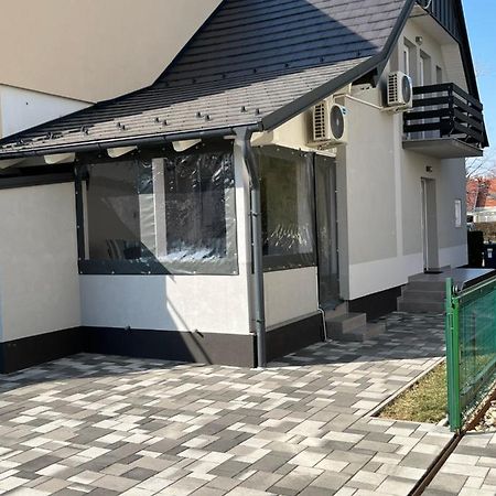 Bük Komo Apartment מראה חיצוני תמונה