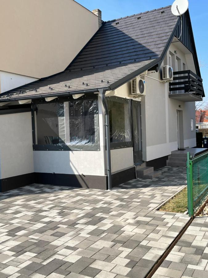 Bük Komo Apartment מראה חיצוני תמונה